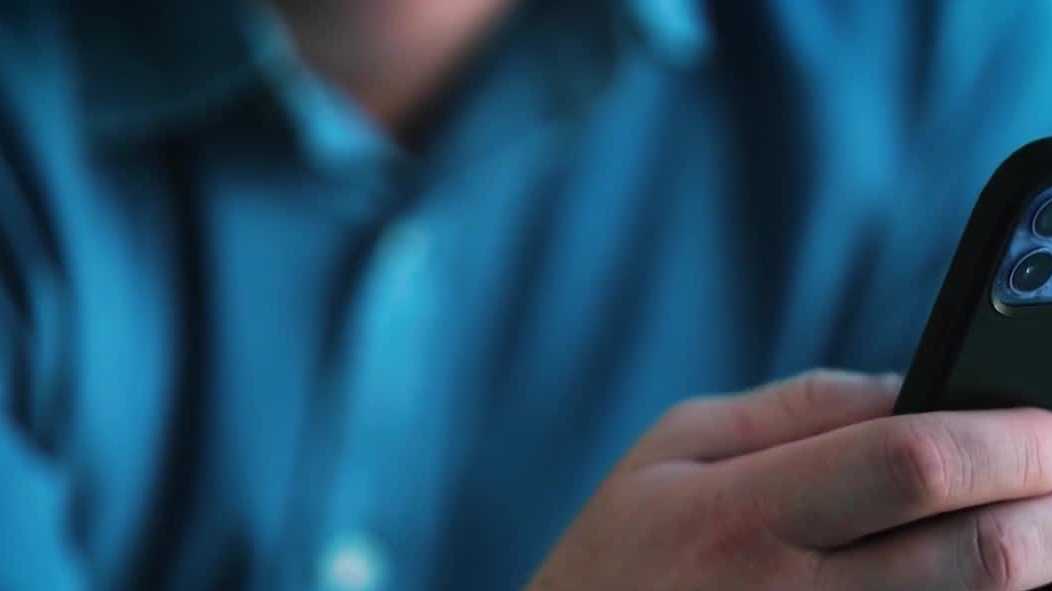 A new law cracks down on minor access to social media. Here's what changes in 2027