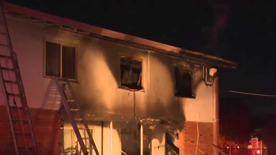 No injuries reported following early morning apartment fire in Sacramento