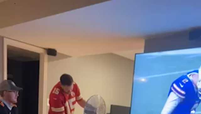 Kansas City "fan" blows Bills FG-attempt wide right - Vimarsana News