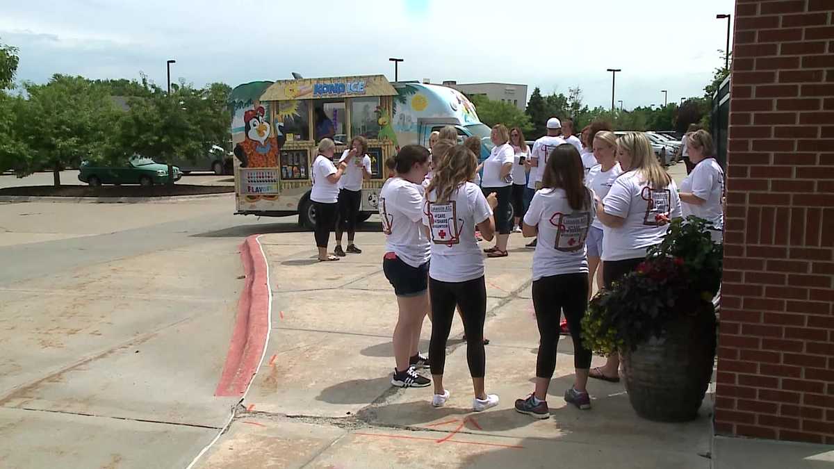 Lakeside Surgery Center employees build bikes for kids