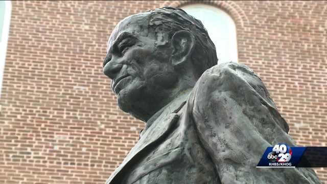University of Arkansas considers removing Fulbright statue - Vimarsana News