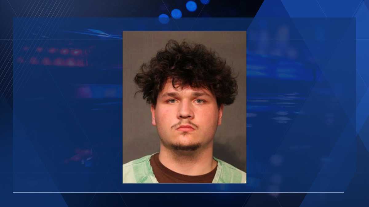Des Moines man charged after crash injures infant son