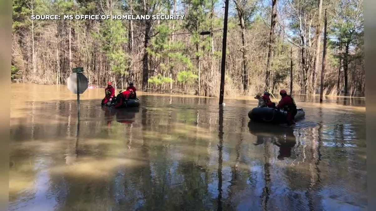 MISSISSIPPI FLOODING: Teams rescue families, pets from flooded homes