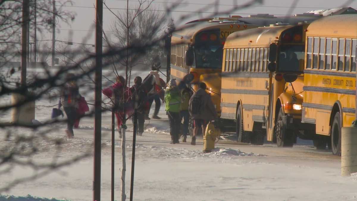 Hundreds of Iowa schools close due to extreme cold