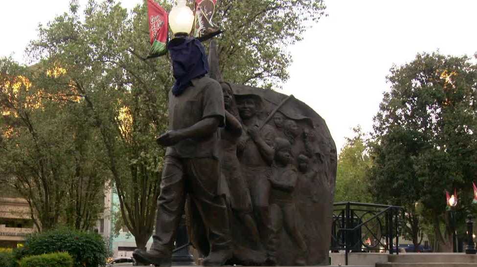 Sacramento recommends renaming César Chávez Plaza to Union Plaza after community input; parks commission to consider Oct. 1