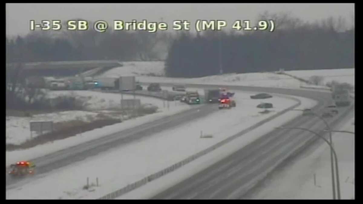 Multivehicle crash closes I35 in Minnesota