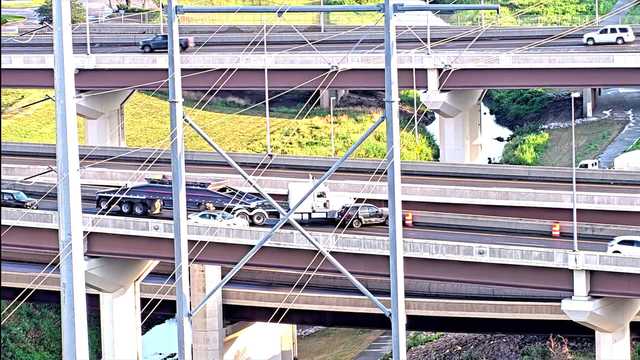 Jackknifed semi-truck slows traffic on the W. Dodge Expressway - Vimarsana News