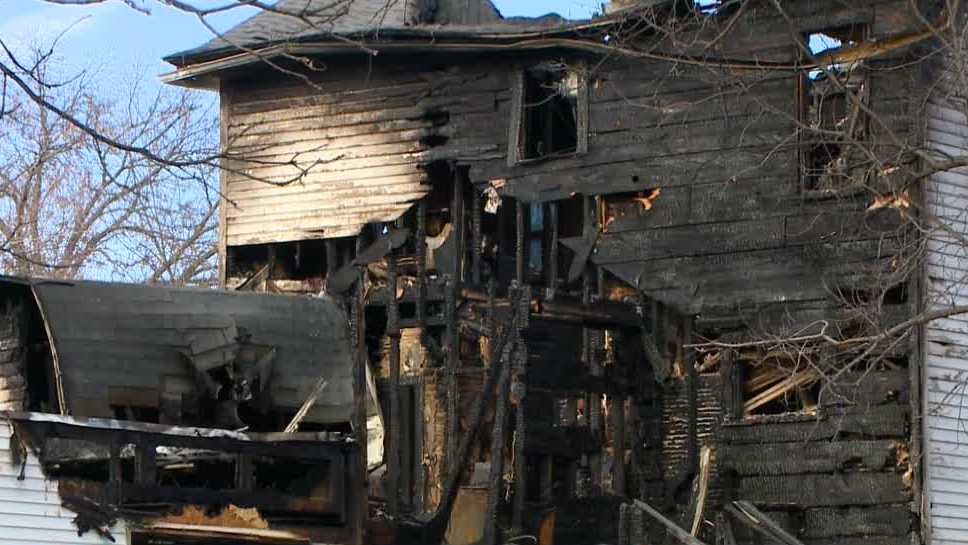 Ottumwa community rallies to help homeless family after deadly fire