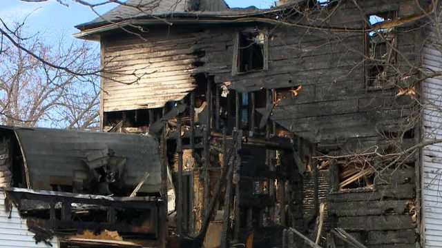 Ottumwa community rallies to help homeless family after deadly fire - Vimarsana News