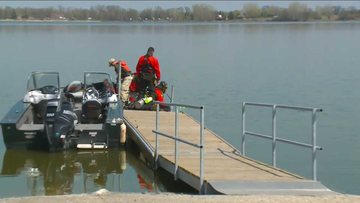 Dive teams working at Little Wall Lake