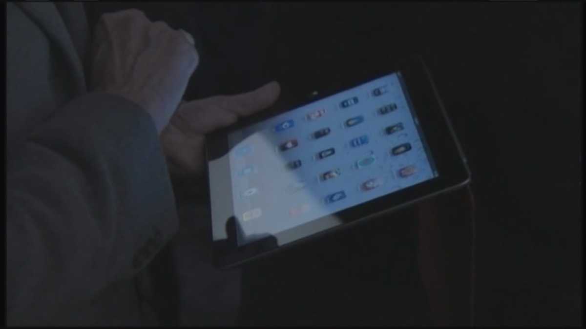 Using electronic devices before bed may keep you awake