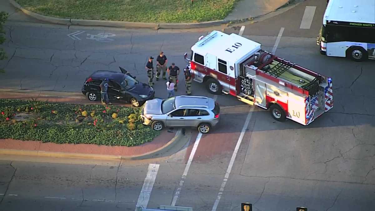 Crews respond to multi-vehicle injury crash in northwest OKC - KOCO