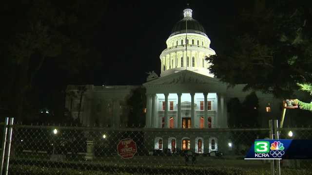 No big demonstrations seen Sunday, just lots of people checking out Capitol security - Vimarsana News