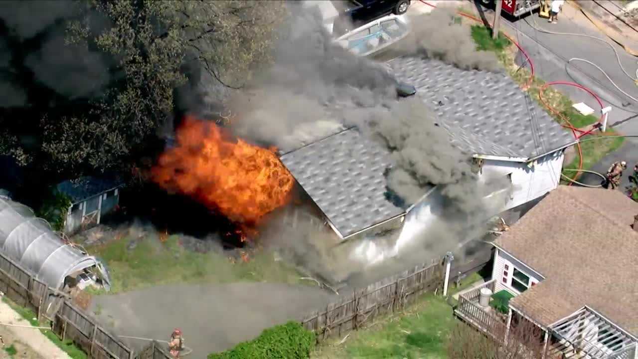 Fire, smoke consumes house in Middle River - Vimarsana News