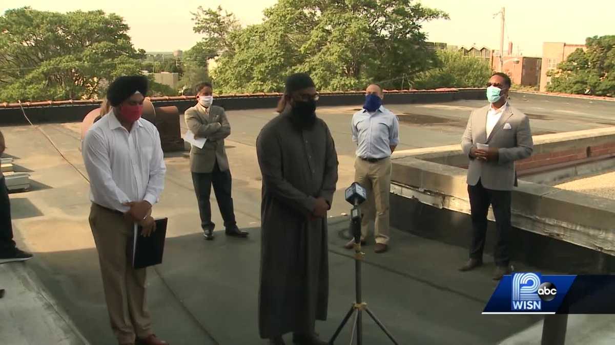 Religious leaders hold prayer for politicians