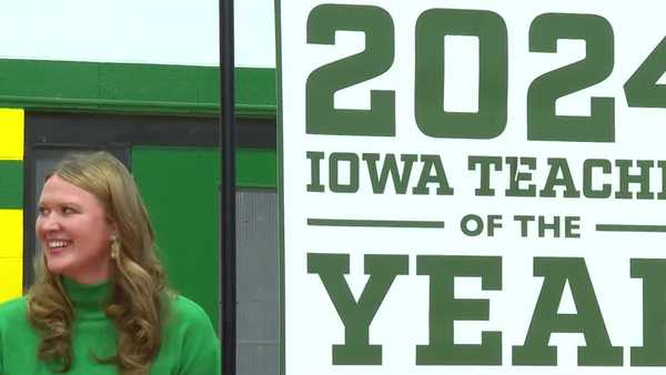 des moines high school teacher honored as iowa's teacher of the year