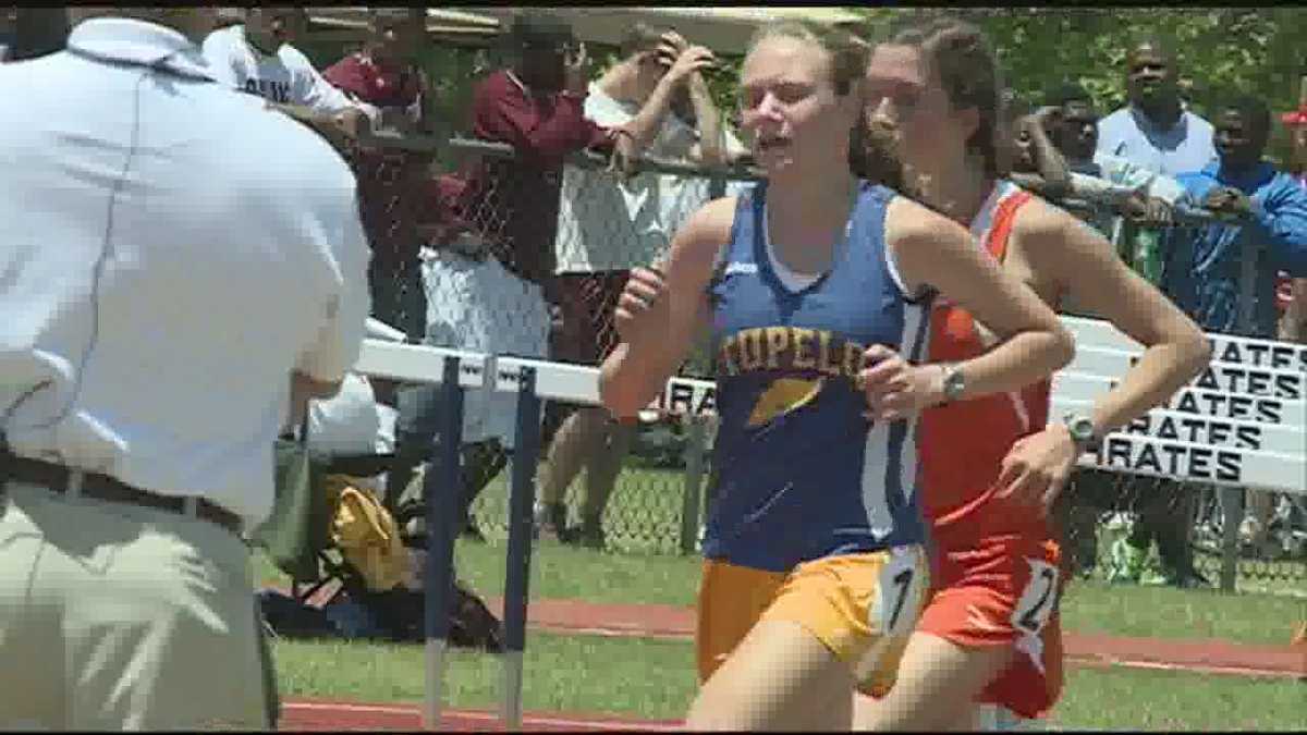 MHSAA Track and Field Championships Girls 3200 meter race