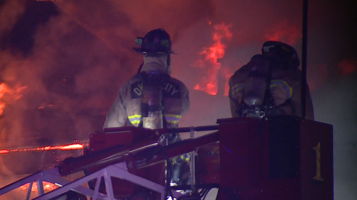 Oklahoma City crews battle large flames at abandoned home