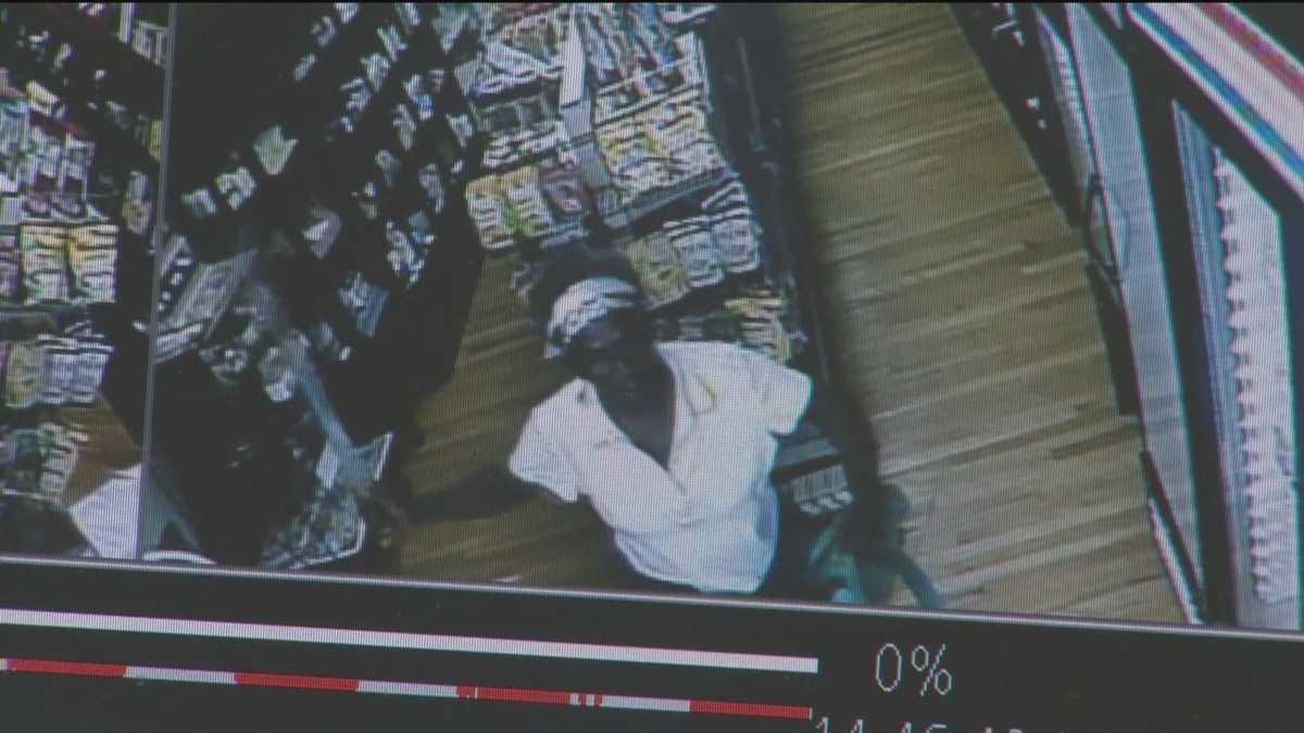 Machetewielding store owner fights off robber