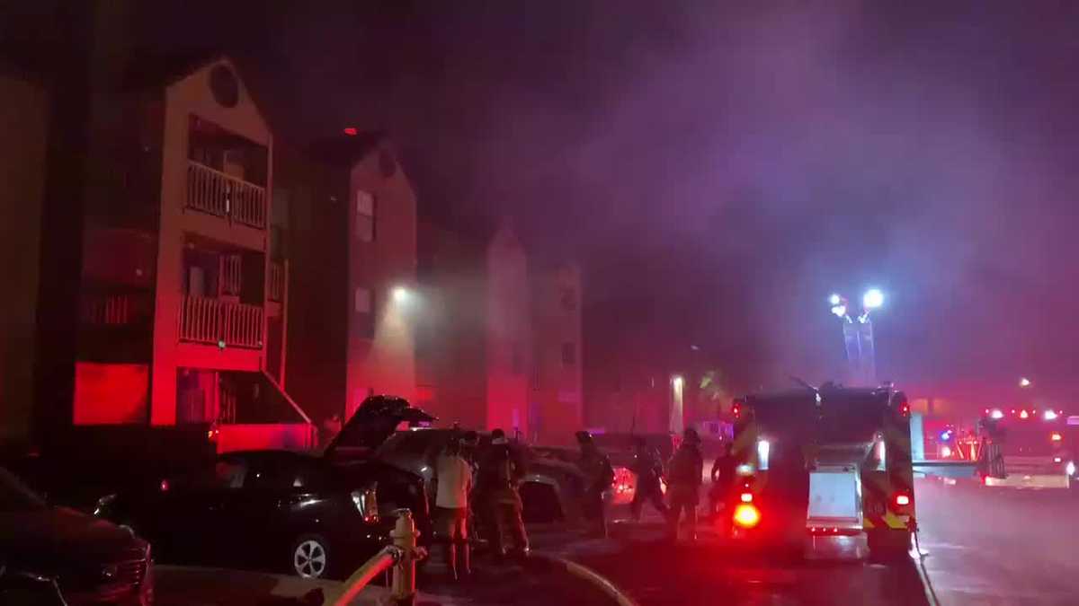 Fire erupts at Albuquerque apartment complex