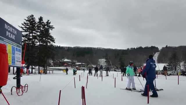 NH ski towns see business boom during holiday season with rush of visitors
