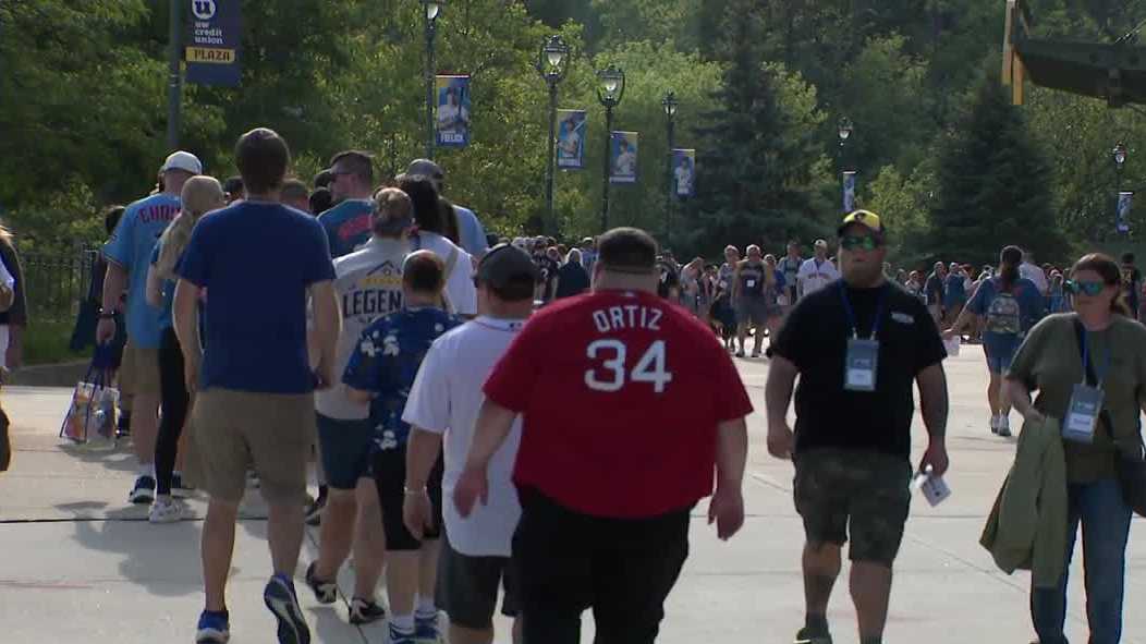 Brewers fans celebrate postseason berth at American Family Field