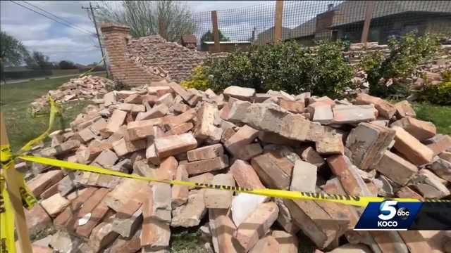 Powerful winds knock down rock wall in northwest Oklahoma City - Vimarsana News