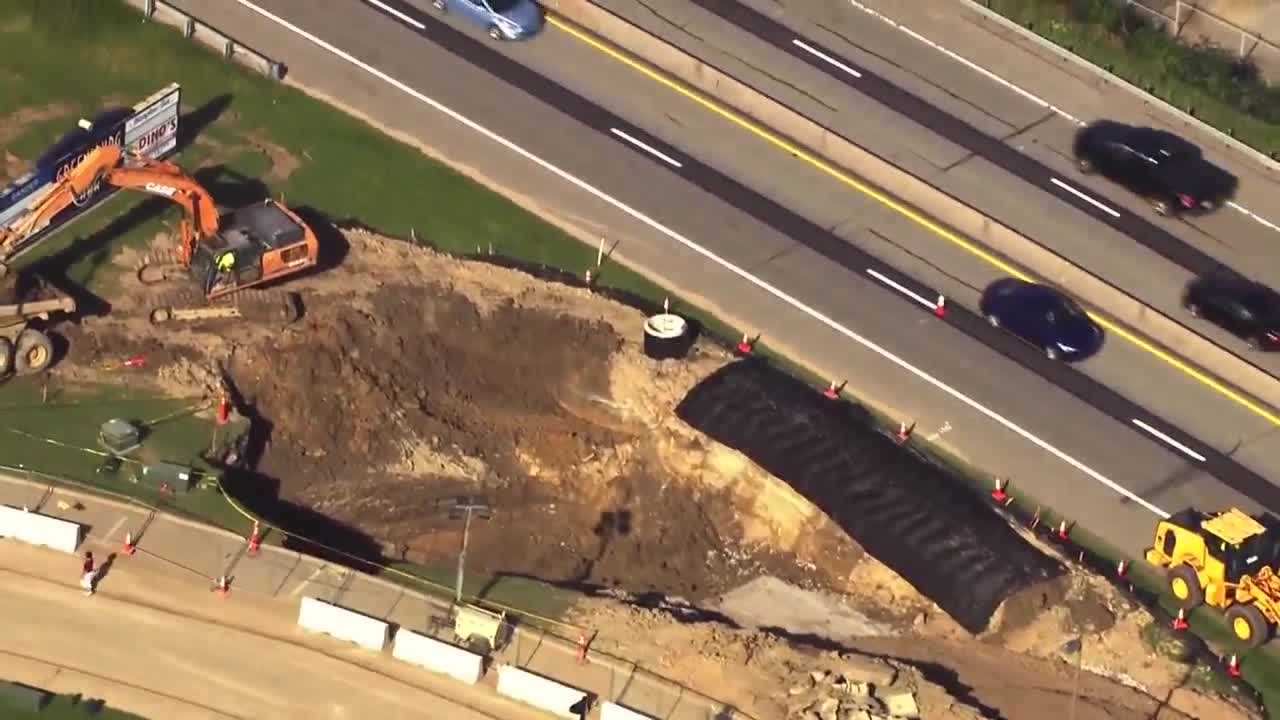 Sinkhole ‪ Massive sinkhole closes downtown Albuquerque road - KOB.com