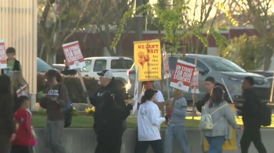 Twin Rivers teachers strike leaves parents frustrated as negotiations stall