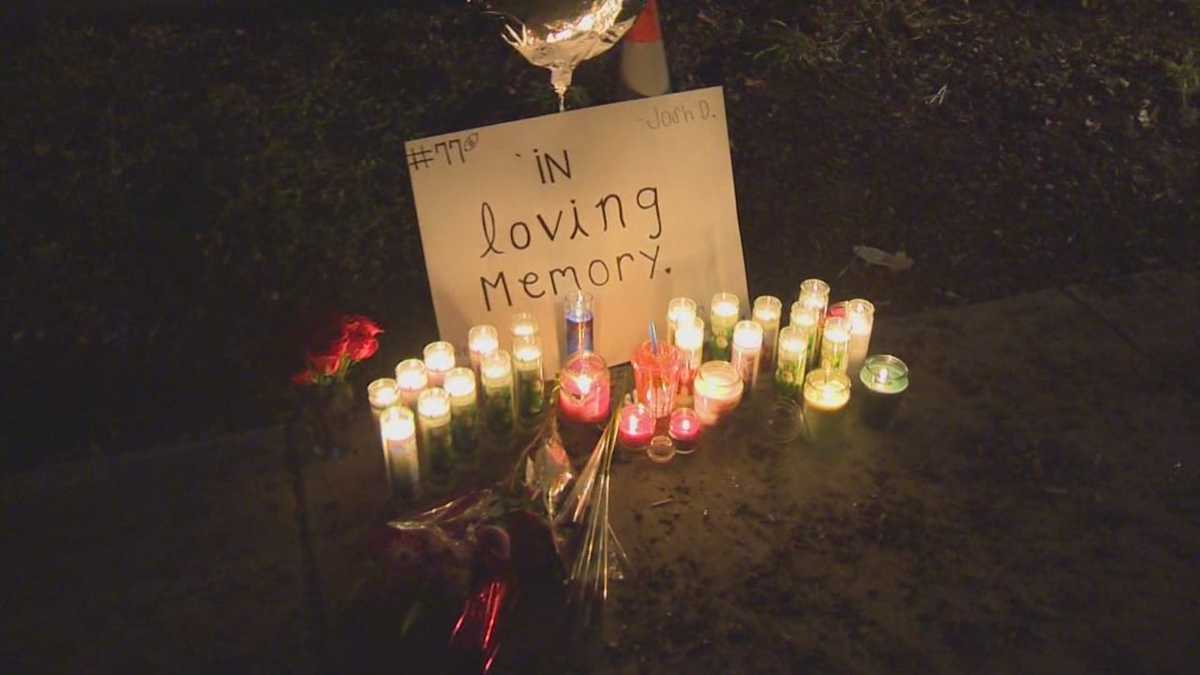 Candlelight vigil held for Elk Grove teenager killed in car accident