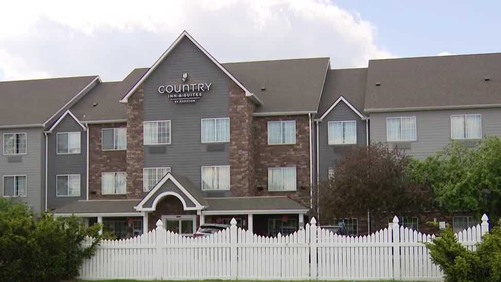 Iowa investigators identify man found dead in hotel room
