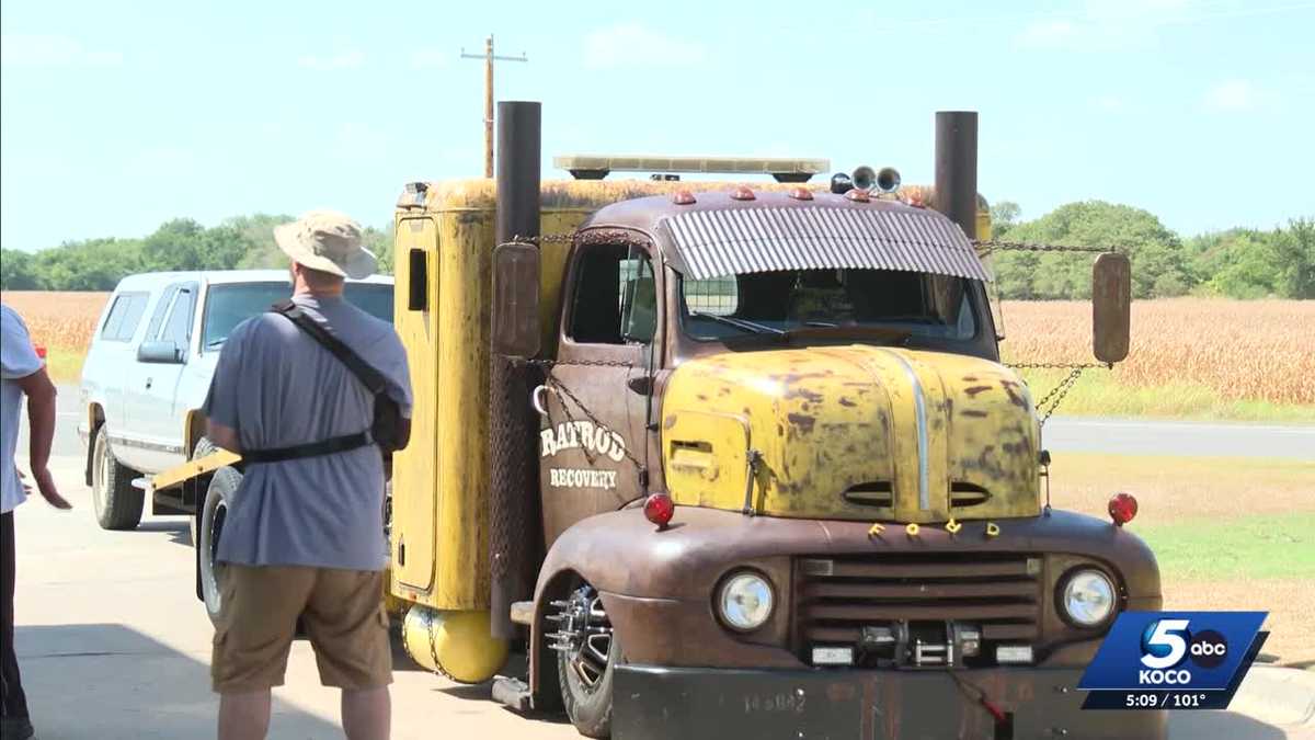 ‘It’s like an invasion’: Oklahoma crowds flock to rat rod caravan on Route 66