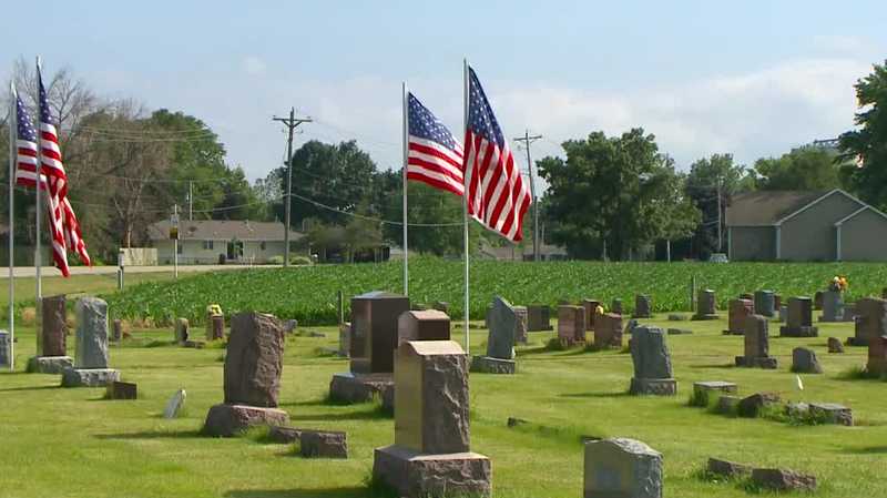 Prairie City man raises funds to replace American flags honoring veterans destroyed by May derecho