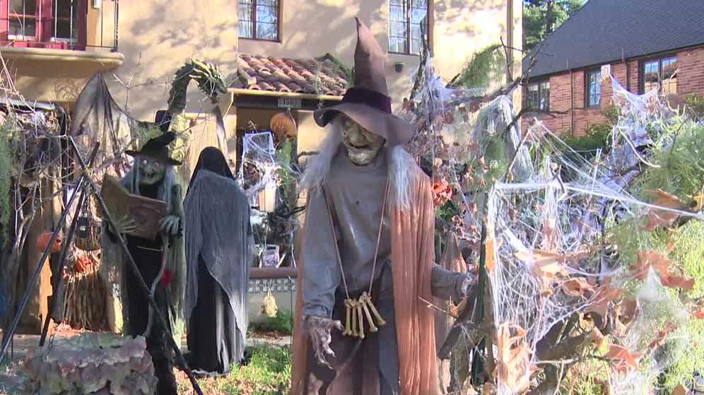 Thousands flock to East Sacramento to celebrate Halloween