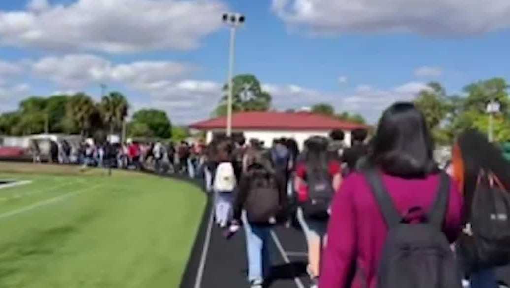 Florida students protest ICE policies without facing discipline - WBBH