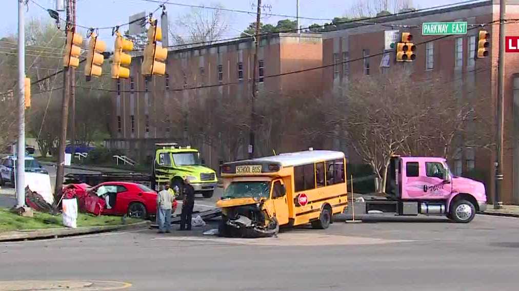 1 injured in school bus crash at Birmingham intersection - Vimarsana News