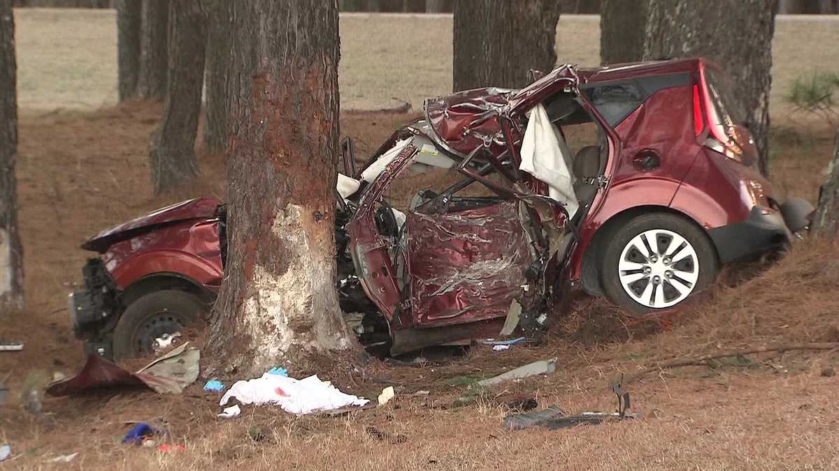 North Carolina 4 dead in car that crashed going 104 mph