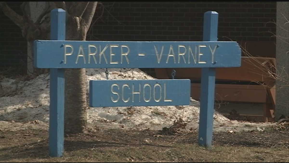 New Hampshire gym teacher accused of asking for girl's photos online