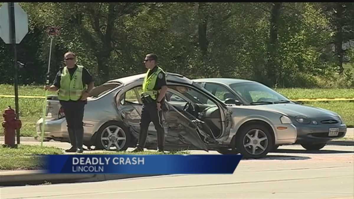 UPDATE: One dead, 4 hospitalized after Monday morning crash in Lincoln