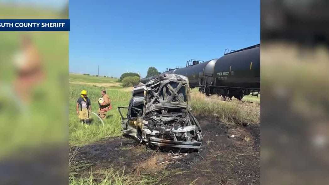 Kossuth County man pulls teenage brothers from burning car after train crash