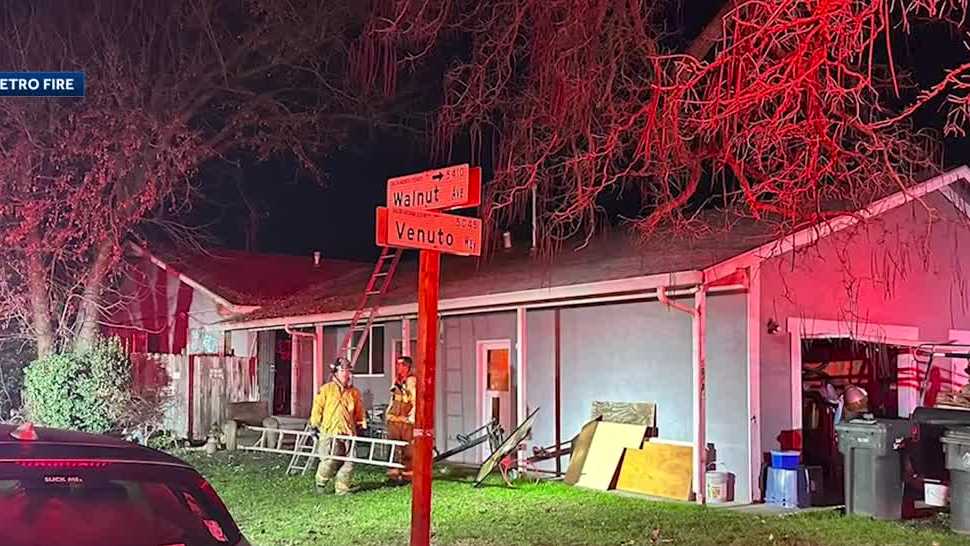 4 make it out safe after Sacramento County duplex fire