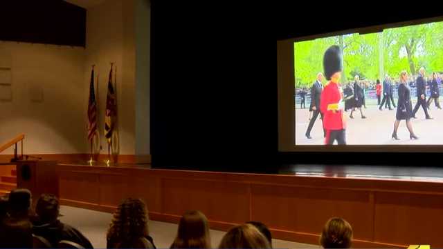 Notre Dame students honor memory of Queen Elizabeth II - Vimarsana News