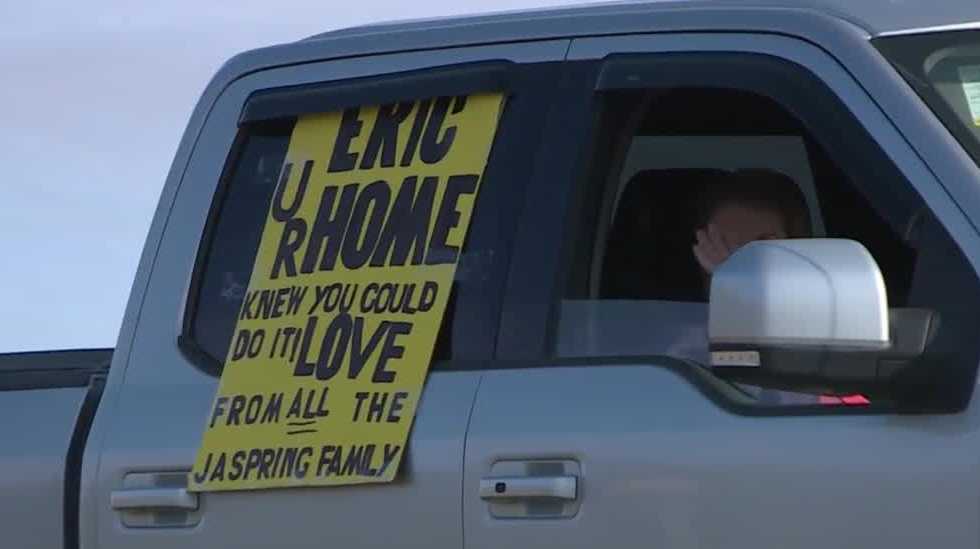 Fire chief receives hero's by community of Syracuse