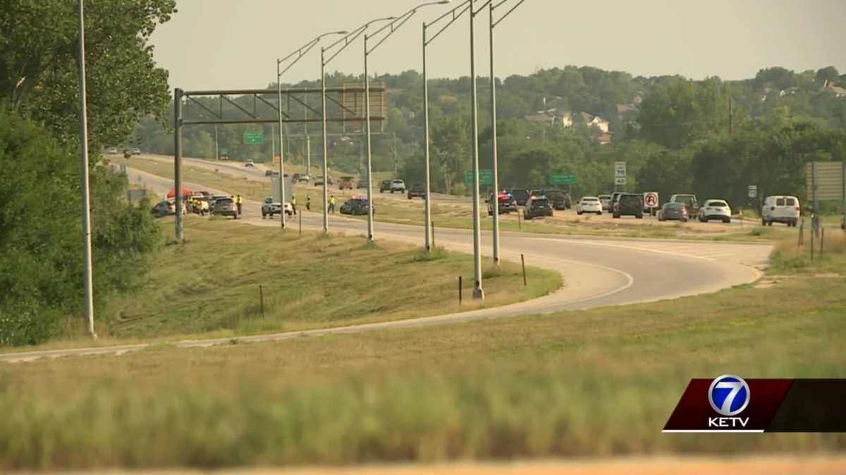 Five people taken to hospital after crash on Highway 75 and 370