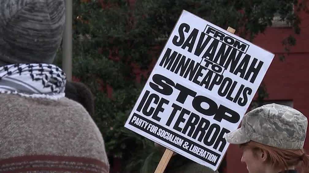 'Solidarity with Minnesota' rally in Savannah spotlights immigration enforcement concerns