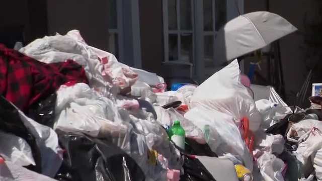 Cleanup begins at Los Angeles 'trash house' - Vimarsana News