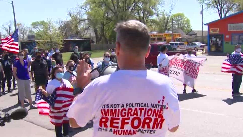 'We are one': Immigration rights groups march in Des Moines for reform