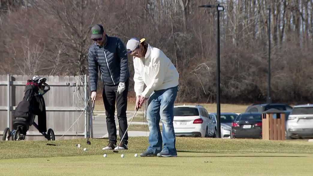 Sunny weather brings golfers to Dretzka Park Golf Course despite windy conditions