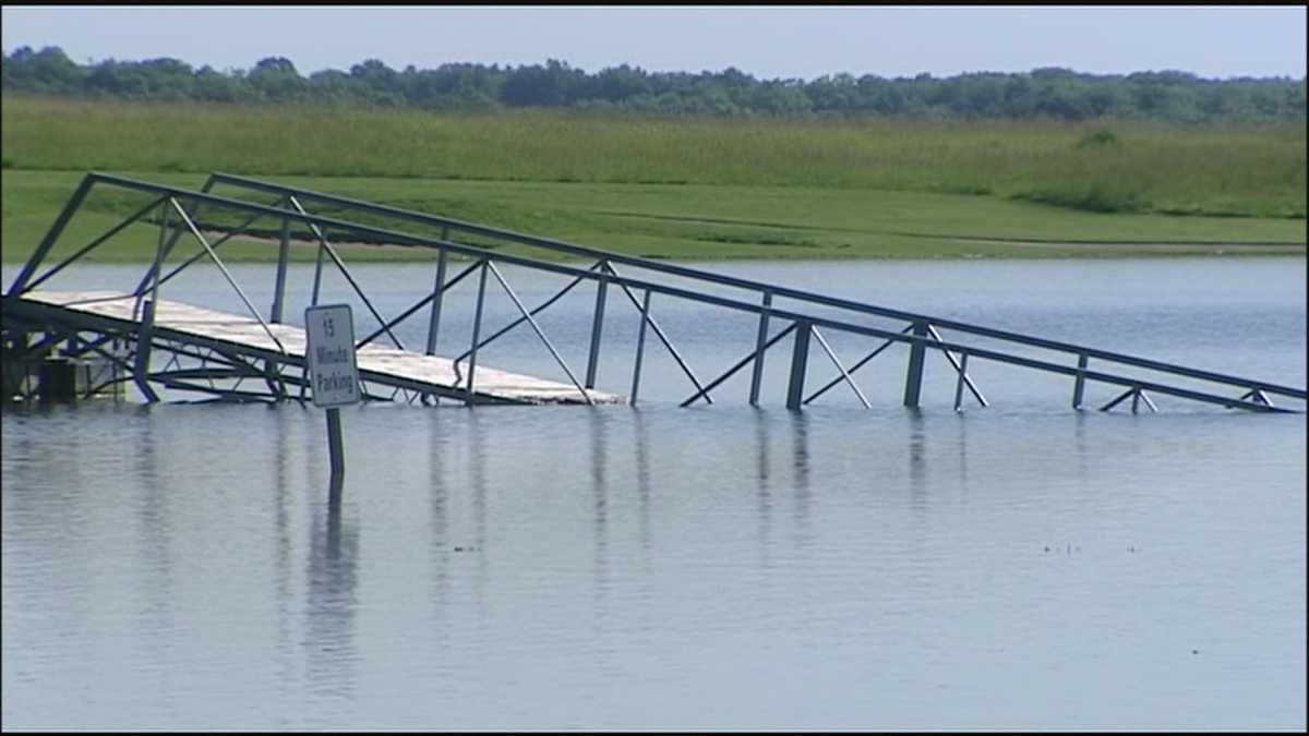 Floods leave area around Smithville Lake underwater