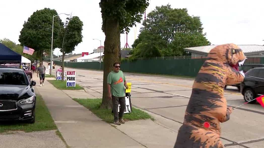 Wisconsin State Fair neighbors turn yards into parking lots for extra income